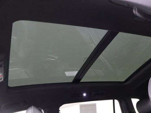 Used 2022 Volkswagen Tiguan SEL R-Line image 21