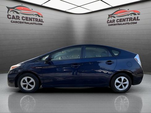 Used 2015 Toyota Prius Three image 2