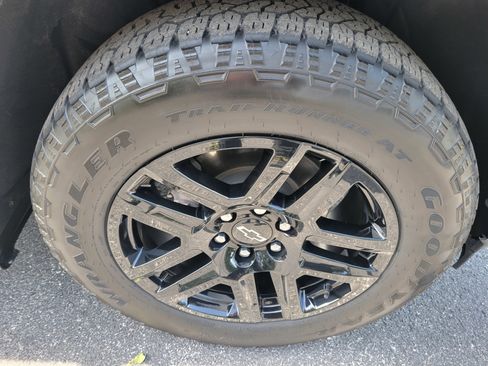 Used 2024 Chevrolet Silverado 1500 Custom w/ Turbomax Blackout Package RWD image 38