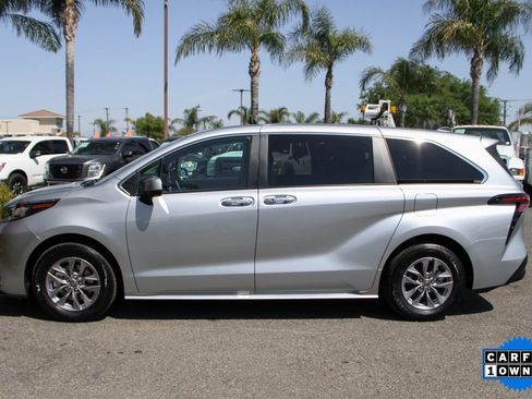 Used 2023 Toyota Sienna XLE image 6