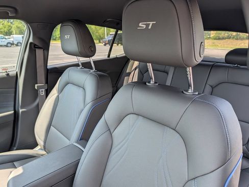 New 2026 Buick Envista Sport Touring w/ Convenience I Package FWD image 11