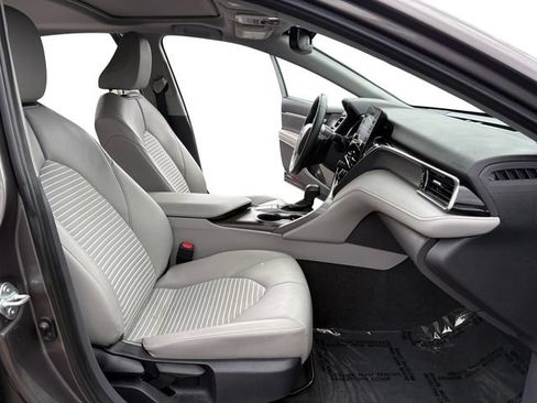 Used 2023 Toyota Camry SE w/ Convenience Package FWD image 11