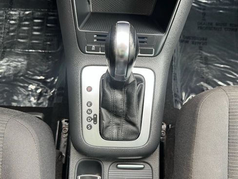 Used 2013 Volkswagen Tiguan S image 18
