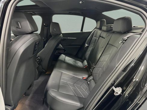 Used 2025 BMW i5 xDrive40 w/ Premium Package image 10