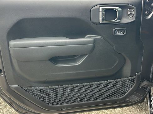 New 2025 Jeep Gladiator Sport image 15