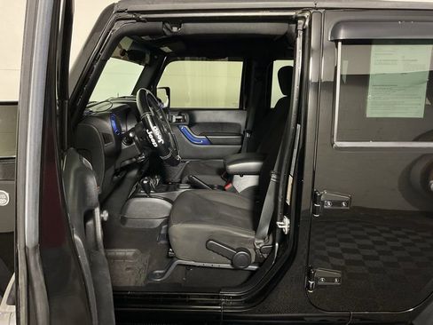 Used 2016 Jeep Wrangler Unlimited Sport image 17
