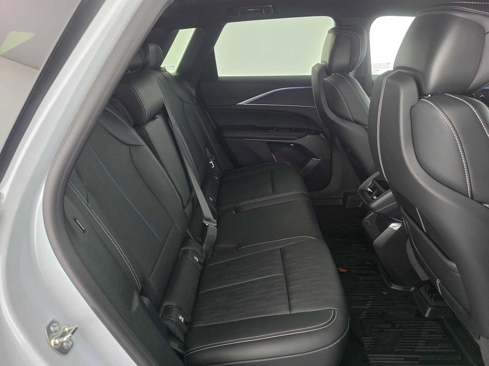 Used 2026 Cadillac Lyriq Luxury w/ LPO, Bronce Accent Package RWD image 12