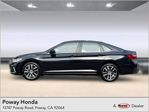 Used 2025 Volkswagen Jetta SE FWD image 1