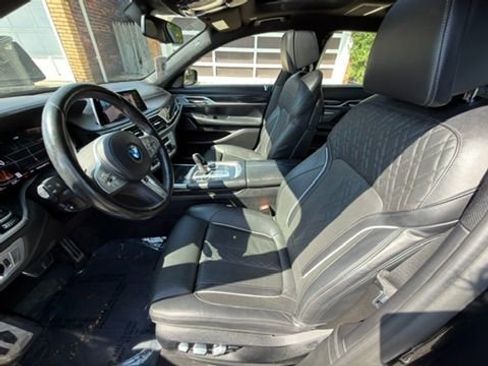 Used 2022 BMW 750i xDrive w/ Executive Package AWD/4WD image 18