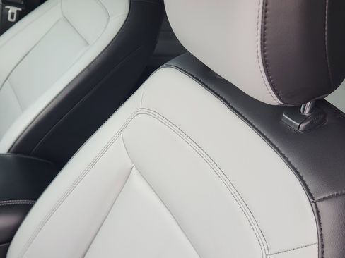 Used 2021 Ford Explorer XLT w/ Equipment Group 202A image 16