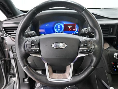 Used 2020 Ford Explorer Platinum AWD/4WD image 7