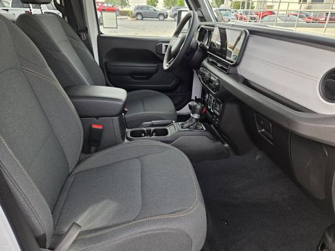 Certified 2024 Jeep Gladiator Sport image 33