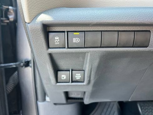 Used 2022 Toyota Sienna XLE w/ XLE Plus Package FWD image 10
