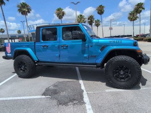 Used 2024 Jeep Gladiator Sport AWD/4WD image 3