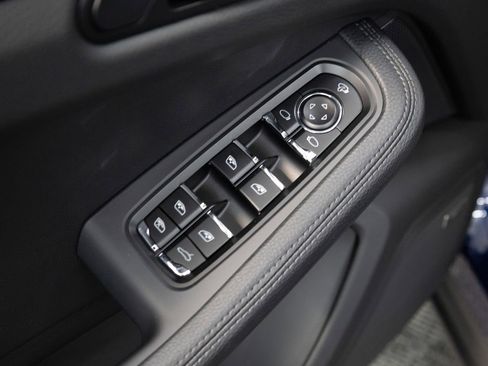 New 2026 Porsche Macan AWD/4WD image 19