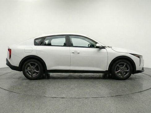 Used 2025 Kia K4 LXS image 11