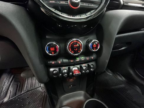 Used 2021 MINI Cooper 4-Door Hardtop w/ Premium Package FWD image 17