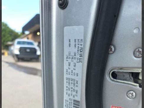 Used 2019 Dodge Journey SE image 26