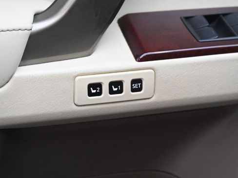 Used 2014 Lexus GX 460 w/ Premium Package AWD/4WD image 17
