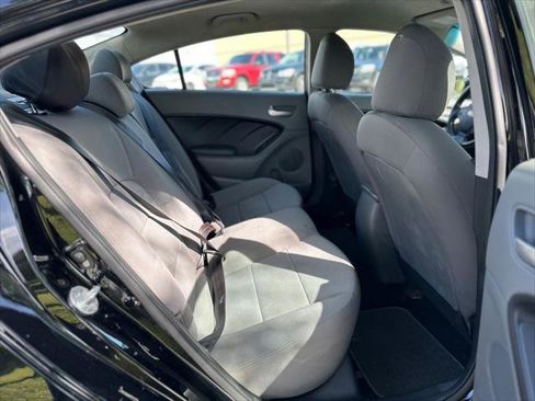 Used 2017 Kia Forte LX image 18