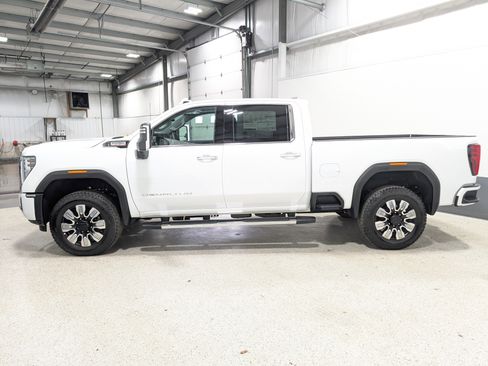 Used 2025 GMC Sierra 3500 Denali w/ Denali Reserve Package AWD/4WD image 6