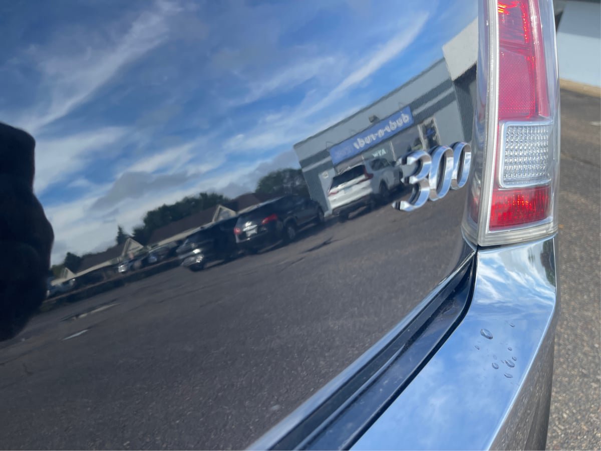 Used 2014 Chrysler 300 w/ Driver Convenience Group RWD image 18