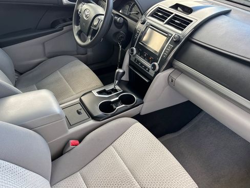 Used 2012 Toyota Camry LE FWD image 19