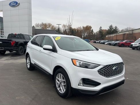 Certified 2023 Ford Edge SEL w/ Convenience Package image 3