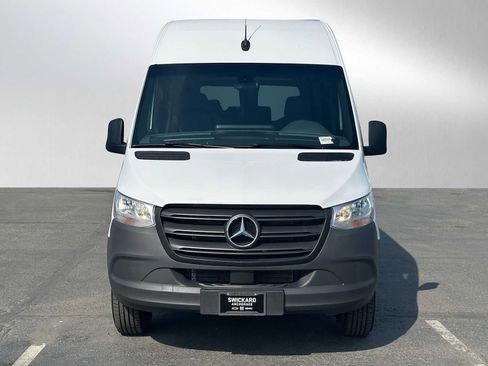 Used 2024 Mercedes-Benz Sprinter 2500 image 8