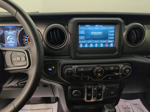 Used 2023 Jeep Gladiator Sport AWD/4WD image 12