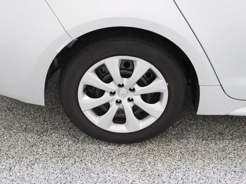 Used 2025 Toyota Corolla LE FWD image 6