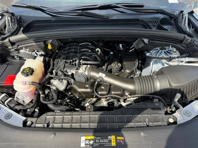 Used 2025 Jeep Grand Cherokee Laredo X w/ Luxury Tech Group I AWD/4WD image 12