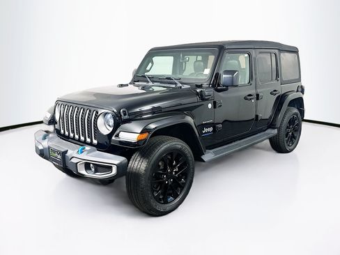 Used 2023 Jeep Wrangler Unlimited Sahara w/ Cold Weather Group AWD/4WD image 3