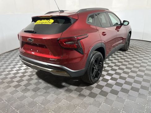 Used 2024 Chevrolet Trax ACTIV w/ Sunroof Package FWD image 8