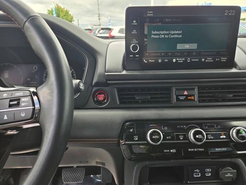 Certified 2025 Honda Pilot TrailSport image 14