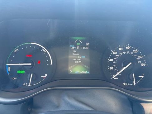 Used 2024 Toyota Sienna XLE image 25