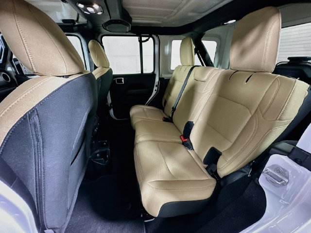 Used 2020 Jeep Wrangler Unlimited Sahara AWD/4WD image 29