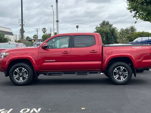 Used 2017 Toyota Tacoma TRD Sport w/ Tow Package RWD image 2