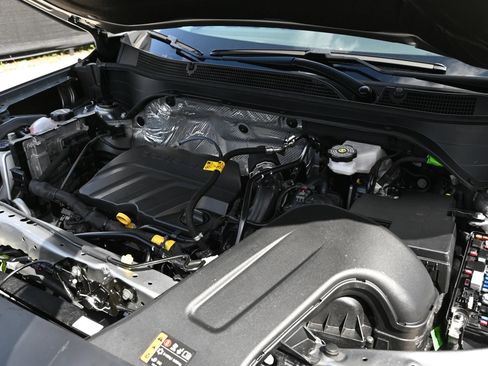 Used 2026 Chevrolet Trax LT FWD image 14