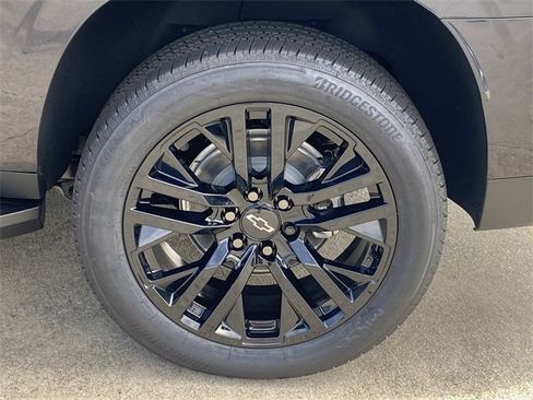 New 2025 Chevrolet Suburban Premier image 25
