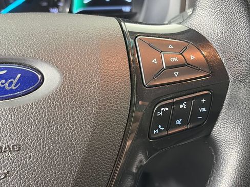 Used 2017 Ford Explorer XLT w/ Equipment Group 202A AWD/4WD image 18