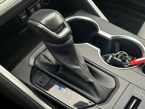 Used 2021 Toyota Highlander XLE image 25