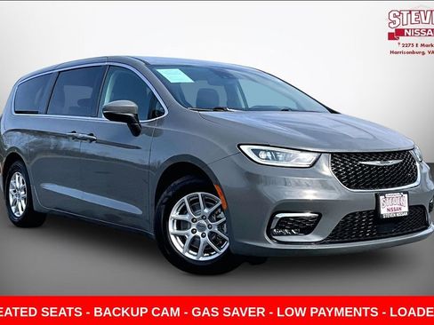 Used 2023 Chrysler Pacifica Touring-L image 1