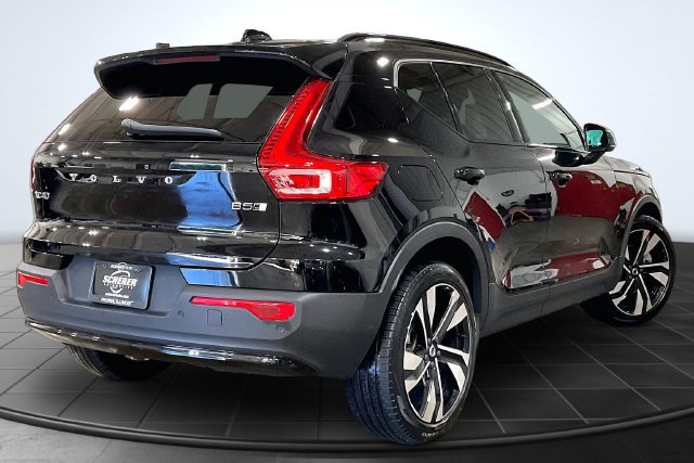 Certified 2023 Volvo XC40 B5 Plus w/ Climate Package AWD/4WD image 3