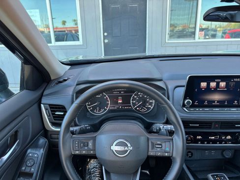 Used 2025 Nissan Rogue SV FWD image 36