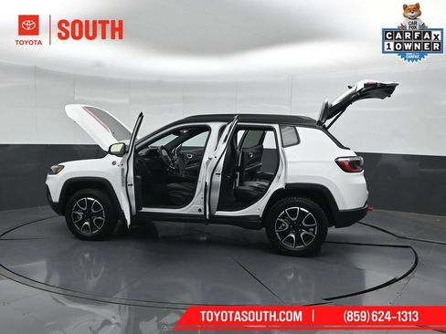 Used 2024 Jeep Compass Trailhawk AWD/4WD image 53