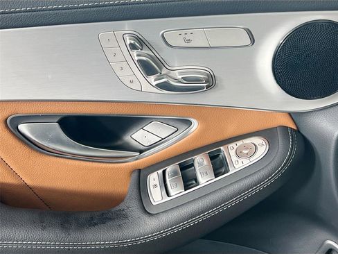 Used 2022 Mercedes-Benz GLC 300 4MATIC Coupe image 12