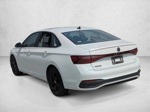 Used 2025 Volkswagen Jetta SE FWD image 7
