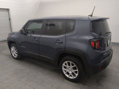 Used 2023 Jeep Renegade Latitude AWD/4WD image 3