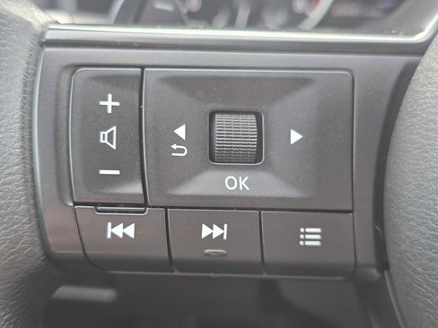 Used 2024 Nissan Rogue SV image 35